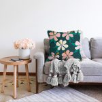 - Sonil-K-7355-Gorsel2 - Realhomes  Renkli Zemin Üzerinde Yaprak Motifli Dijital Baskılı Modern Raşel Kadife Yastık Kırlent Kılıfı Realhomes