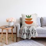 - Sonil-K-7356-Gorsel2 - Realhomes  Pastel Renkli Zeminli Onedraw Çizimli Dijital Baskılı Modern Raşel Kadife Yastık Kırlent Kılıfı Realhomes