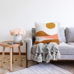 Pastel Renkli Zeminli Onedraw Çizimli Dijital Baskılı Modern Raşel Kadife Yastık Kırlent Kılıfı Realhomes