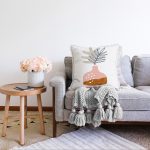 - Sonil-K-7361-Gorsel2 - Realhomes  Pastel Renkli Zeminli Onedraw Çizimli Dijital Baskılı Modern Raşel Kadife Yastık Kırlent Kılıfı Realhomes