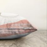 - Sonil-K-7362-Gorsel3 - Realhomes Pastel Renkli Zeminli Onedraw Çizimli Dijital Baskılı Modern Raşel Kadife Yastık Kırlent Kılıfı Realhomes