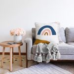 Pastel Renkli Zeminli Onedraw Çizimli Dijital Baskılı Modern Raşel Kadife Yastık Kırlent Kılıfı Realhomes