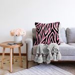 - Sonil-K-7365-Gorsel2 - Realhomes Siyah Zeminli Pembe Renkli Çizim Dijital Baskılı Modern Raşel Kadife Yastık Kırlent Kılıfı Realhomes