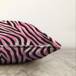 Siyah Zeminli Pembe Renkli Çizim Dijital Baskılı Modern Raşel Kadife Yastık Kırlent Kılıfı Realhomes