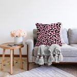 - Sonil-K-7367-Gorsel2 - Realhomes  Siyah Zeminli Pembe Renkli Çizim Dijital Baskılı Modern Raşel Kadife Yastık Kırlent Kılıfı Realhomes