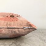 - Sonil-K-7368-Gorsel3 - Realhomes Pastel Renkli Zeminli Onedraw Çizimli Dijital Baskılı Modern Raşel Kadife Yastık Kırlent Kılıfı Realhomes