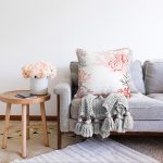 - Sonil-K-7372-Gorsel2 - Realhomes  Beyaz Zeminli Denizanası Motifli Dijital Baskılı Modern Raşel Kadife Yastık Kırlent Kılıfı Realhomes