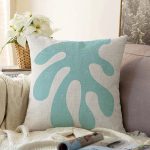 - Sonil-K-7380-Gorsel1 - Realhomes Renkli Zemin Üzerinde Onedraw Çizimli Yaprak Motifli Raşel Kadife Yastık Kırlent Kılıfı Realhomes