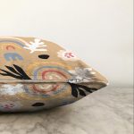 - Sonil-K-7385-Gorsel3 - Realhomes Hardal Zeminli Rengarenk Çiçek Desenli Dijital Baskılı Modern Raşel Kadife Yastık Kırlent Kılıfı Realhomes