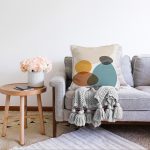 Renkli Zemin Üzerinde Onedraw Çizimli Oval Desenli Modern Raşel Kadife Yastık Kırlent Kılıfı Realhomes