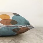 Renkli Zemin Üzerinde Onedraw Çizimli Oval Desenli Modern Raşel Kadife Yastık Kırlent Kılıfı Realhomes