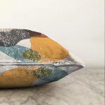 Renkli Zemin Üzerinde Onedraw Çizimli Oval Desenli Modern Raşel Kadife Yastık Kırlent Kılıfı Realhomes