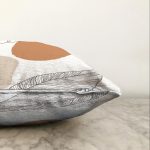 Beyaz Zemin Üzerinde Onedraw Çizimli Yaprak Motifli Raşel Kadife Yastık Kırlent Kılıfı Realhomes