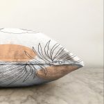 Beyaz Zemin Üzerinde Onedraw Çizimli Yaprak Motifli Raşel Kadife Yastık Kırlent Kılıfı Realhomes