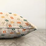 - Sonil-K-7402-Gorsel3 - Realhomes Renkli Zeminde Onedraw Çizimli Dijital Baskılı Modern Raşel Kadife Yastık Kırlent Kılıfı Realhomes