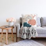 - Sonil-K-7404-Gorsel2 - Realhomes  Beyaz Zeminde Onedraw Çizimli Erkek Silüeti Dijital Baskılı Modern Raşel Kadife Yastık Kılıfı Realhomes