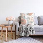 - Sonil-K-7411-Gorsel2 - Realhomes  Renkli Zeminde Onedraw Antik Çizimli Dijital Baskılı Modern Raşel Kadife Yastık Kırlent Kılıfı Realhomes