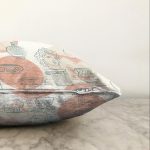 - Sonil-K-7411-Gorsel3 - Realhomes  Renkli Zeminde Onedraw Antik Çizimli Dijital Baskılı Modern Raşel Kadife Yastık Kırlent Kılıfı Realhomes