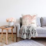 - Sonil-K-7416-Gorsel2 - Realhomes  Beyaz Zeminde Soyut Çizimli Dijital Baskılı Modern Raşel Kadife Yastık Kırlent Kılıfı Realhomes