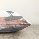 Beyaz Zeminde Onedraw Çizimli Gül Motifli Raşel Kadife Yastık Kırlent Kılıfı Realhomes