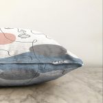 - Sonil-K-7423-Gorsel3 - Realhomes  Renkli Zeminde Onedraw Çizimli Bayan Silüeti Dijital Baskılı Modern Raşel Kadife Yastık Kılıfı Realhomes