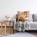 - Sonil-K-7431-Gorsel2 - Realhomes  Renkli Zeminde Onedraw Çizimli Oval Desenli Dijital Baskılı Modern Raşel Kadife Yastık Kılıfı Realhomes