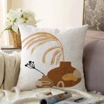 - Sonil-K-7432-Gorsel1 - Realhomes Beyaz Zeminde Onedraw Çizimli Vazo Desenli Dijital Baskılı Modern Raşel Kadife Kırlent Kılıfı Realhomes