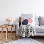 - Sonil-K-7434-Gorsel2 - Realhomes Beyaz Zeminde Renkli Oval Desenli Dijital Baskılı Modern Raşel Kadife Yastık Kırlent Kılıfı Realhomes