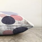 - Sonil-K-7434-Gorsel3 - Realhomes Beyaz Zeminde Renkli Oval Desenli Dijital Baskılı Modern Raşel Kadife Yastık Kırlent Kılıfı Realhomes