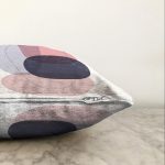 - Sonil-K-7436-Gorsel3 - Realhomes Beyaz Zeminde Renkli Oval Desenli Dijital Baskılı Modern Raşel Kadife Yastık Kırlent Kılıfı Realhomes