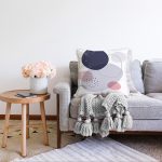 - Sonil-K-7437-Gorsel2 - Realhomes Beyaz Zeminde Renkli Oval Desenli Dijital Baskılı Modern Raşel Kadife Yastık Kırlent Kılıfı Realhomes