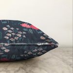 - Sonil-K-7438-Gorsel3 - Realhomes  Rengarenk Zeminde Onedraw Çizimli Çiçek Desenli Dijital Baskılı Modern Raşel Kadife Yastık Kılıfı Realhomes