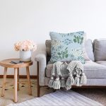 Rengarenk Zeminde Onedraw Çizimli Çiçek Desenli Dijital Baskılı Modern Raşel Kadife Kırlent Kılıfı Realhomes