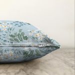 Rengarenk Zeminde Onedraw Çizimli Çiçek Desenli Dijital Baskılı Modern Raşel Kadife Kırlent Kılıfı Realhomes