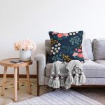 - Sonil-K-7440-Gorsel2 - Realhomes  Rengarenk Zeminde Onedraw Çizimli Çiçek Desenli Dijital Baskılı Modern Raşel Kadife Kırlent Kılıfı Realhomes