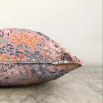 - Sonil-K-7441-Gorsel3 - Realhomes  Rengarenk Zeminde Onedraw Çizimli Çiçek Desenli Dijital Baskılı Modern Raşel Kadife Kırlent Kılıfı Realhomes