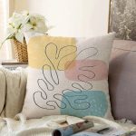 Renkli Zeminde Onedraw Çizimli Yaprak Desenli Dijital Baskılı Modern Raşel Kadife Yastık Kılıfı Realhomes