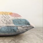 Renkli Zeminde Onedraw Çizimli Yaprak Desenli Dijital Baskılı Modern Raşel Kadife Yastık Kılıfı Realhomes