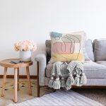 - Sonil-K-7443-Gorsel2 - Realhomes  Renkli Zeminde Onedraw Çizimli Obje Dijital Baskılı Modern Raşel Kadife Yastık Kırlent Kılıfı Realhomes