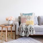 - Sonil-K-7445-Gorsel2 - Realhomes  Renkli Zeminde Onedraw Çizimli Obje Dijital Baskılı Modern Raşel Kadife Yastık Kırlent Kılıfı Realhomes