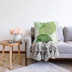 - Sonil-K-7446-Gorsel2 - Realhomes  Renkli Zeminde Yaprak Motifli Dijital Baskılı Modern Raşel Kadife Yastık Kırlent Kılıfı Realhomes