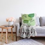 - Sonil-K-7447-Gorsel2 - Realhomes  Renkli Zeminde Yaprak Motifli Dijital Baskılı Modern Raşel Kadife Yastık Kırlent Kılıfı Realhomes