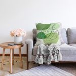 - Sonil-K-7448-Gorsel2 - Realhomes  Renkli Zeminde Yaprak Motifli Dijital Baskılı Modern Raşel Kadife Yastık Kırlent Kılıfı Realhomes