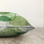 - Sonil-K-7448-Gorsel3 - Realhomes  Renkli Zeminde Yaprak Motifli Dijital Baskılı Modern Raşel Kadife Yastık Kırlent Kılıfı Realhomes