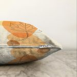 Renkli Zeminde Onedraw Çizimli Yaprak Desenli Dijital Baskılı Modern Raşel Kadife Yastık Kılıfı Realhomes