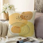 - Sonil-K-7451-Gorsel1 - Realhomes  Renkli Zeminde Onedraw Çizimli Obje Dijital Baskılı Modern Raşel Kadife Yastık Kırlent Kılıfı Realhomes