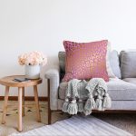 Renkli Zeminde Parlak Gorunumlu Çizim Dijital Baskılı Modern Raşel Kadife Yastık Kırlent Kılıfı Realhomes