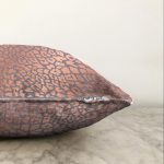 - Sonil-K-7456-Gorsel3 - Realhomes  Renkli Zeminde Parlak Gorunumlu Çizim Dijital Baskılı Modern Raşel Kadife Yastık Kırlent Kılıfı Realhomes