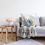 - Sonil-K-7458-Gorsel2 - Realhomes  Beyaz Zeminde Onedraw Çizimli Yaprak Desenli Dijital Baskılı Modern Raşel Kadife Kırlent Kılıfı Realhomes