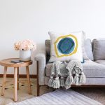 - Sonil-K-7460-Gorsel2 - Realhomes  Renkli Zeminde Oval Çizimli Dijital Baskılı Modern Raşel Kadife Yastık Kırlent Kılıfı Realhomes